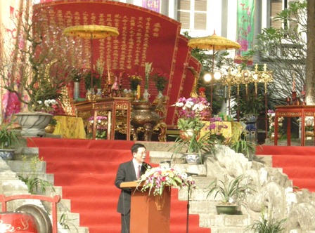 Khai mạc Xuân Quê hương 2010 Hàng ngàn kiều bào dâng hương tại Hoàng Thành Thăng Long